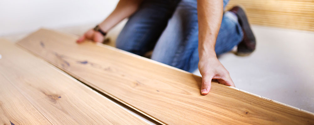Zelf een houten vloer of parketvloer leggen, je kunt het! Leginstructie voor het leggen van je houten vloer van de Vloerderij