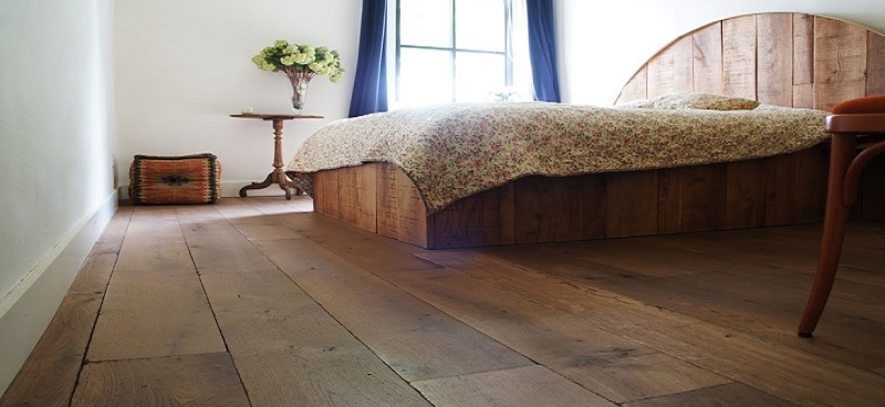 Verouderde houten vloeren zijn erg gewild. Verouderde houten vloeren te koop.