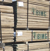 Vloerdelen uit puur massief hout. Het hout heeft de natuurlijke eigenschappen